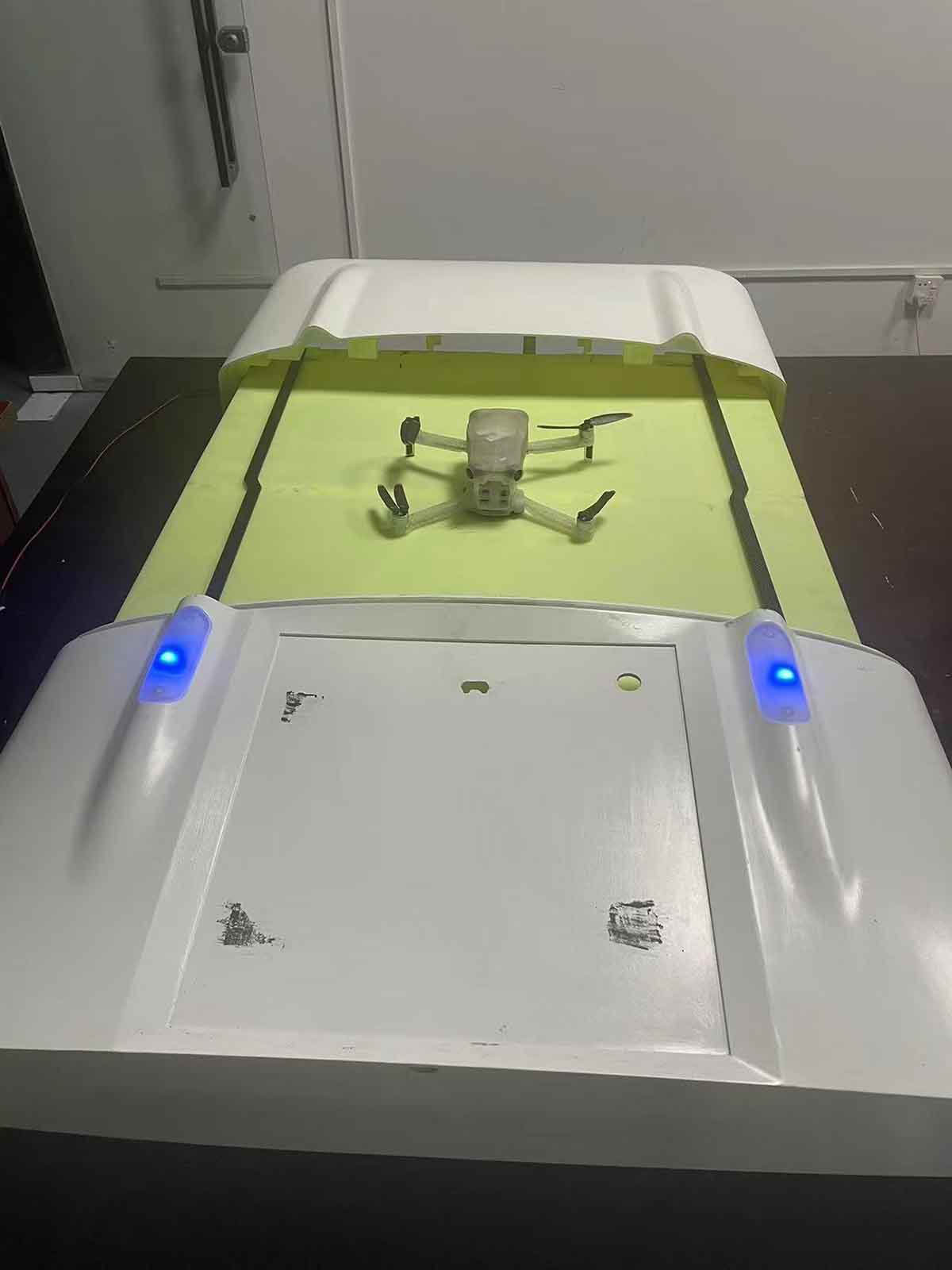 車載無人機(jī)停機(jī)坪設(shè)計(jì)開發(fā)-2.jpg 車載無人機(jī)停機(jī)坪設(shè)計(jì)開發(fā)-2.jpg